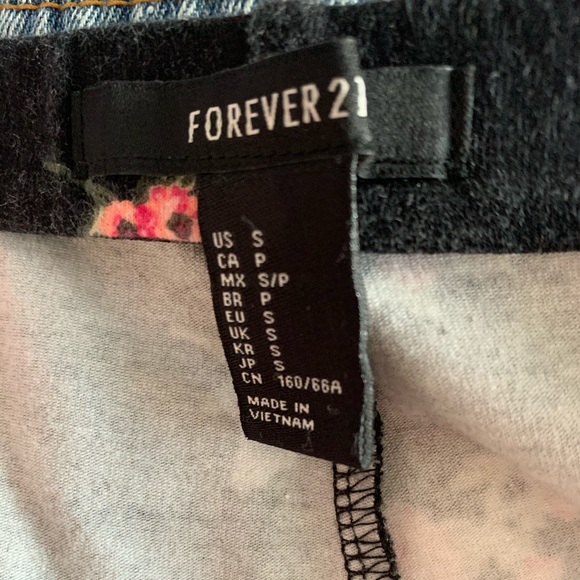 Forever 21 Black Floral Skater Skirt - Picture 4 of 4